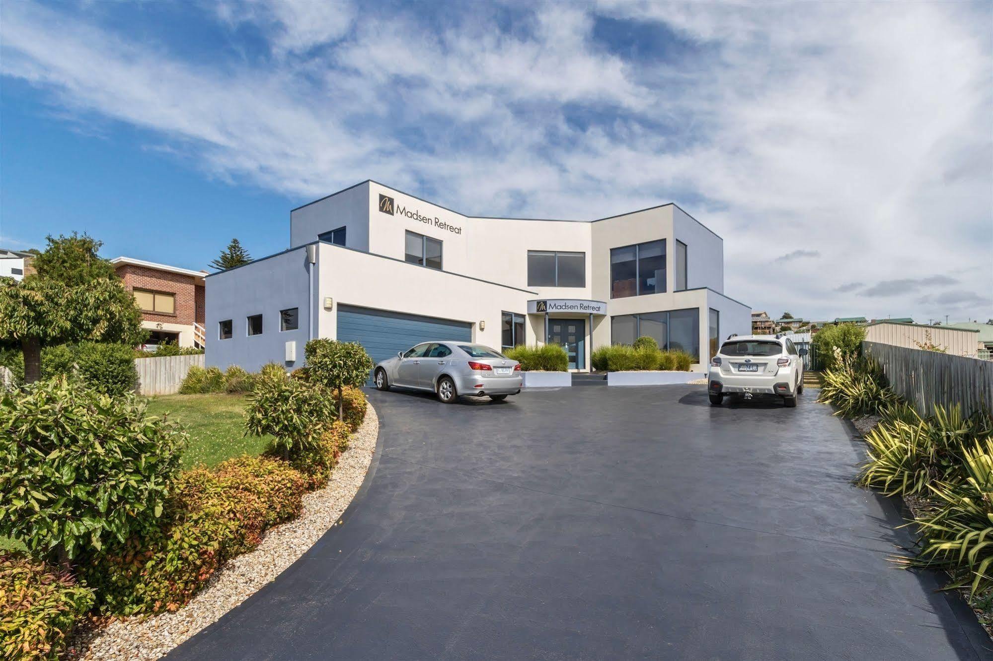 Madsen Retreat Hotel Пенгуин Екстериор снимка
